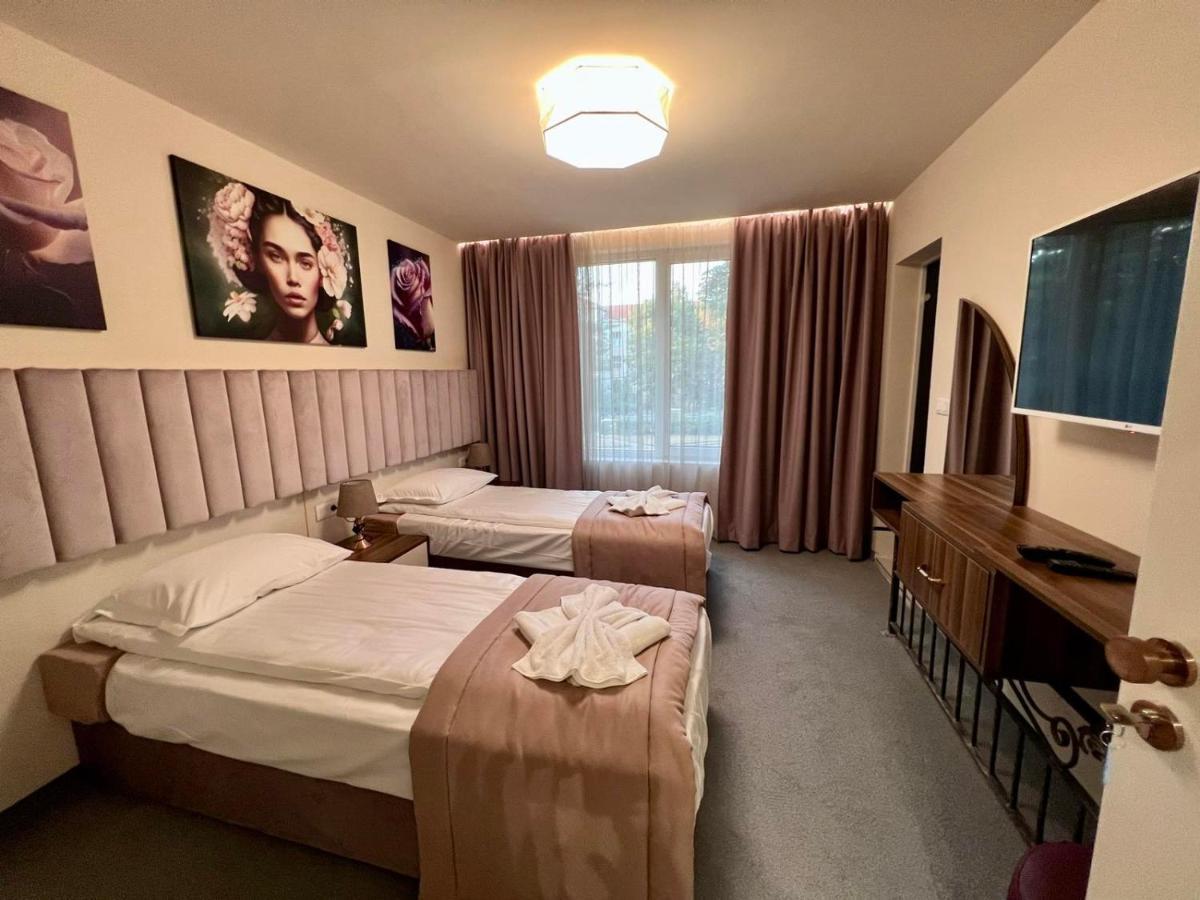 Floral Boutique Hotel Pleven Ngoại thất bức ảnh