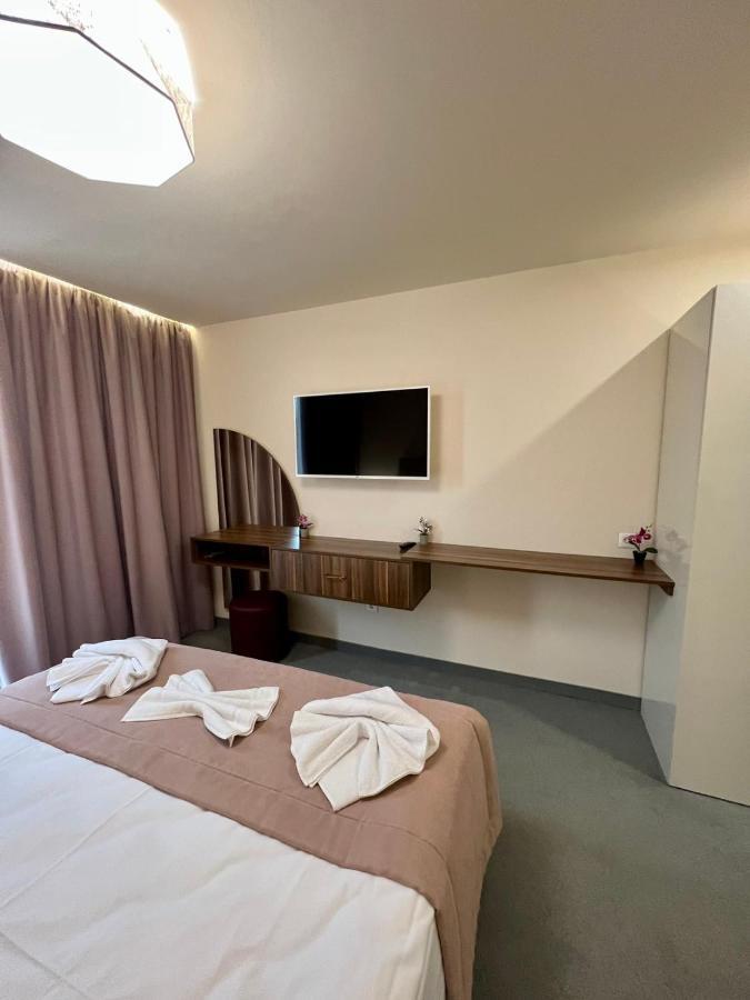 Floral Boutique Hotel Pleven Ngoại thất bức ảnh