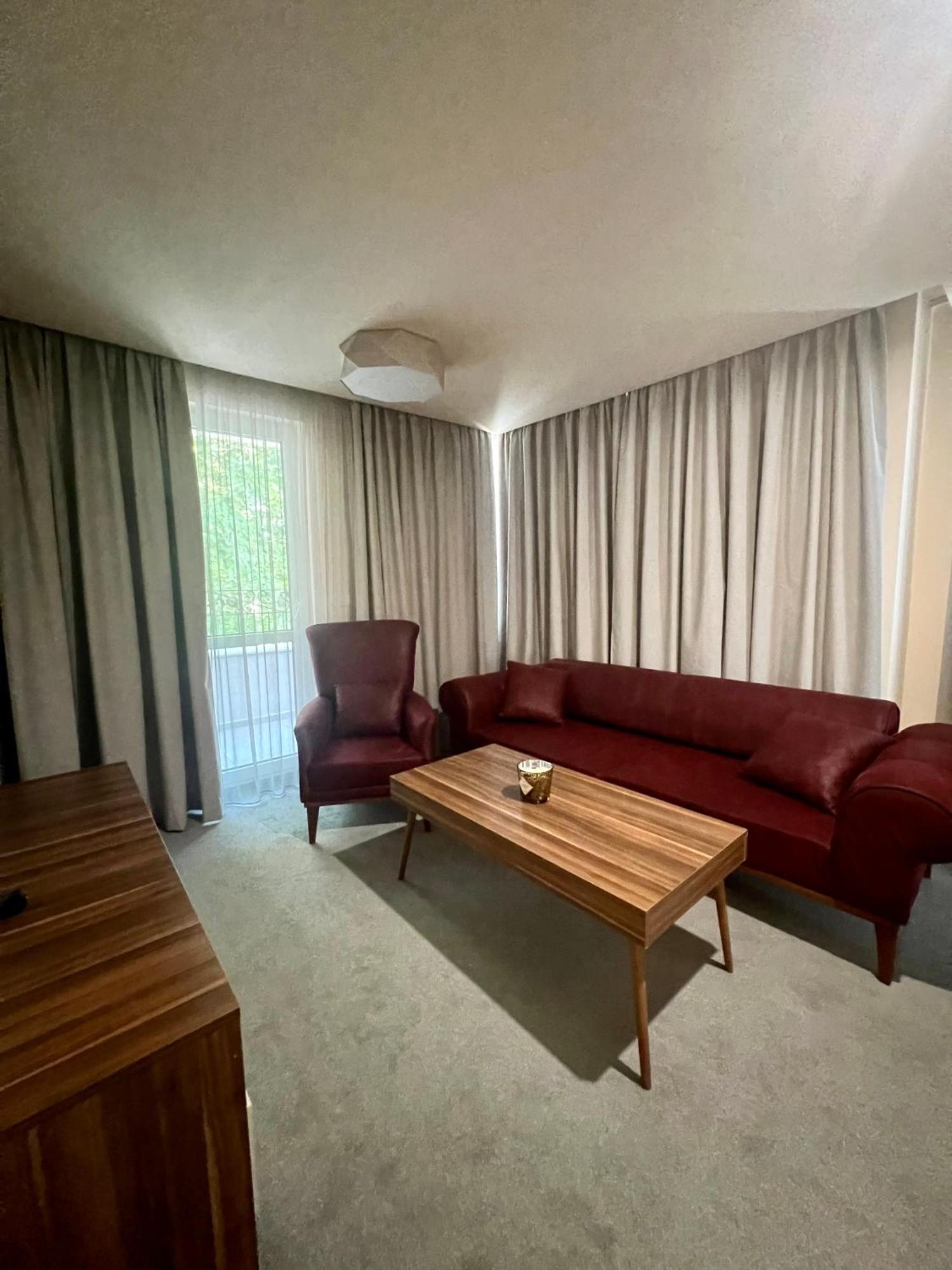 Floral Boutique Hotel Pleven Ngoại thất bức ảnh