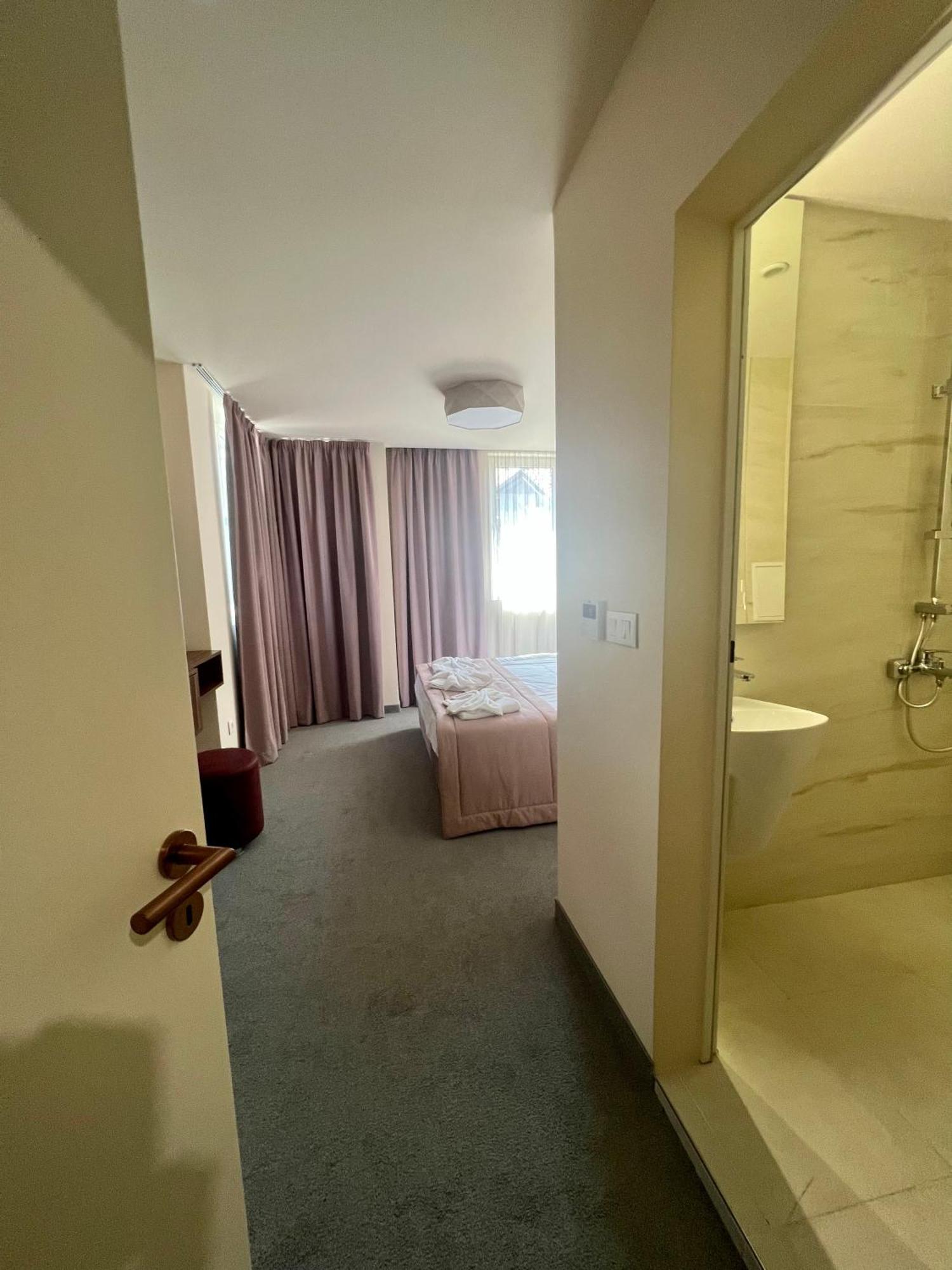 Floral Boutique Hotel Pleven Ngoại thất bức ảnh