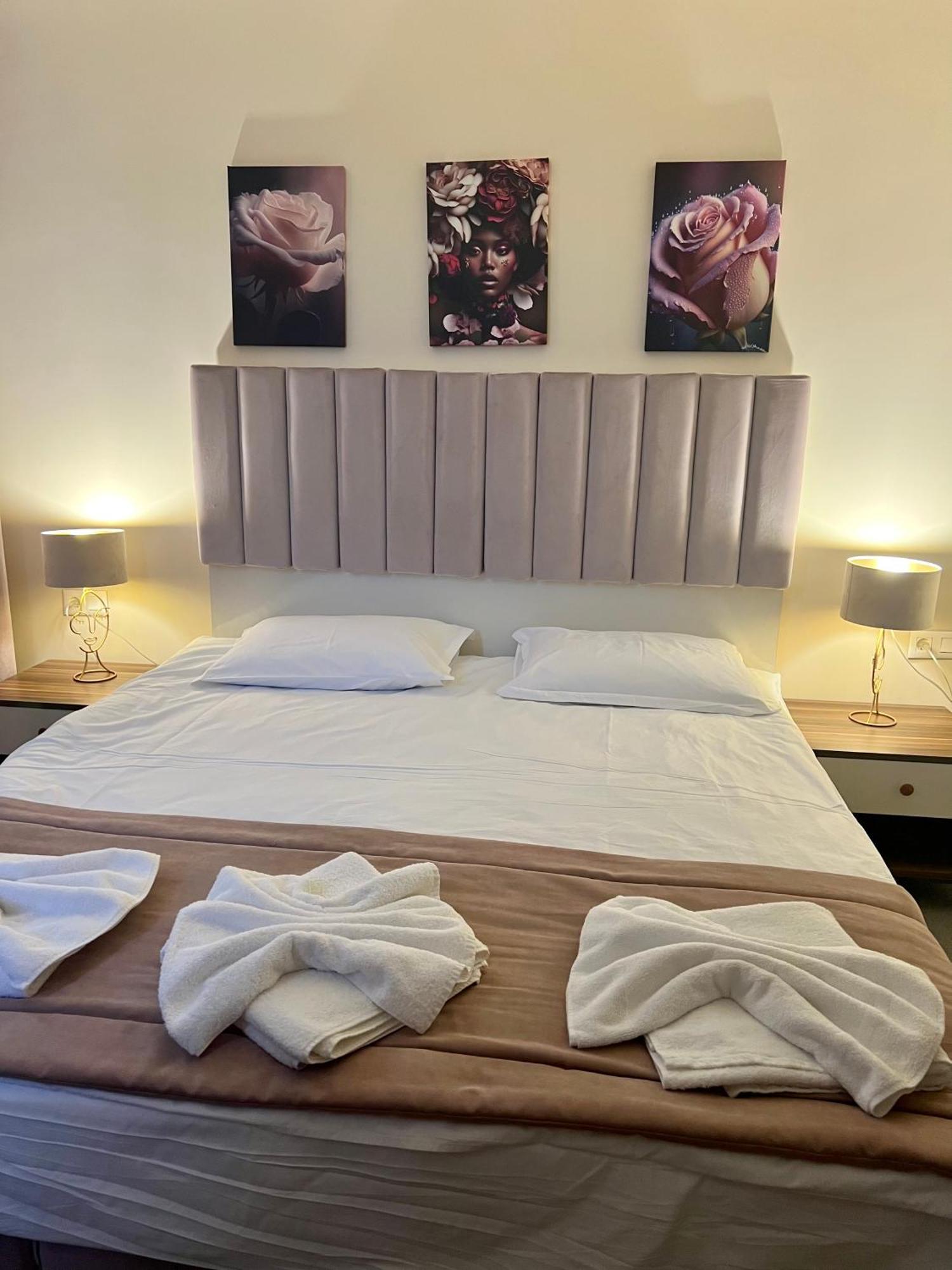 Floral Boutique Hotel Pleven Ngoại thất bức ảnh